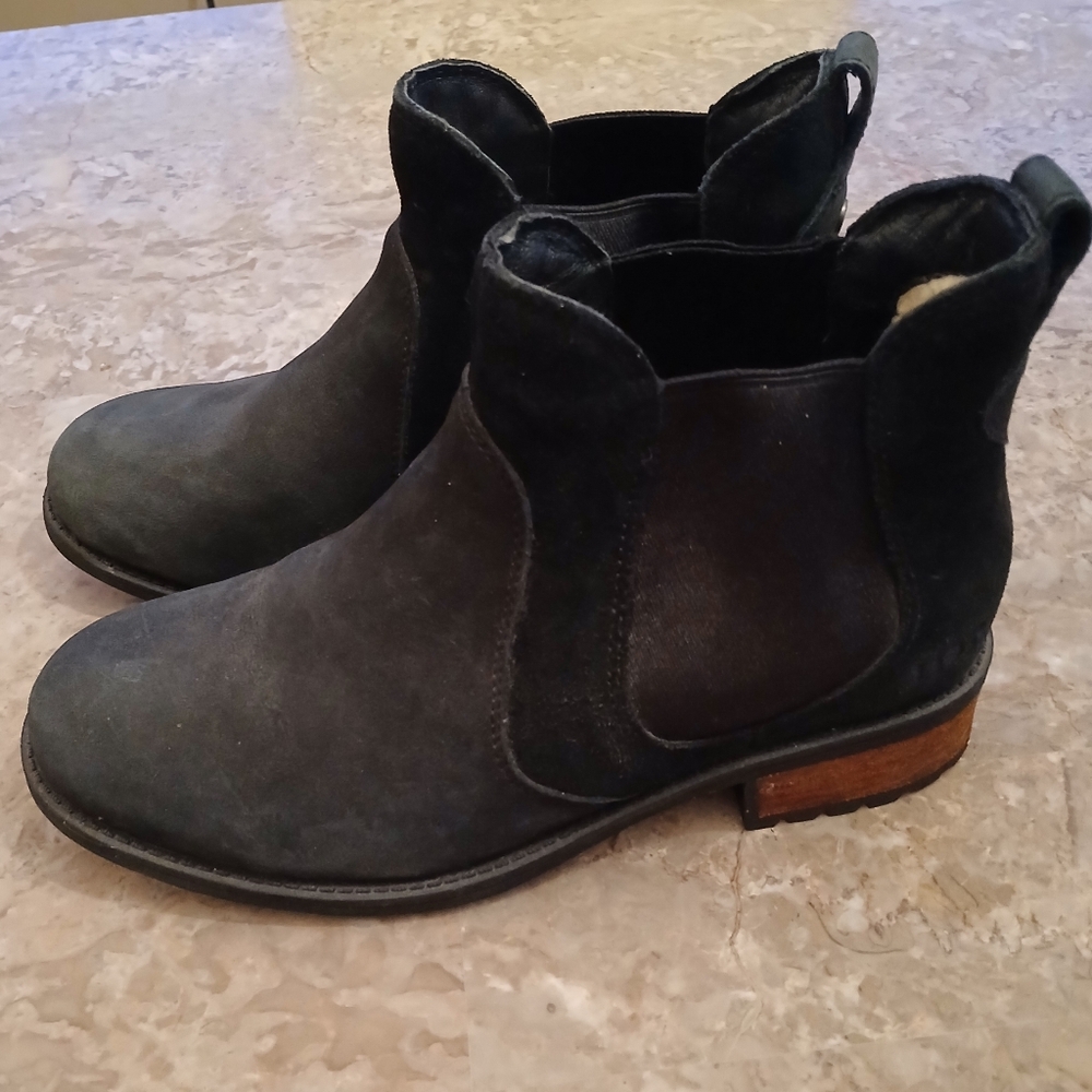 UGG Australia Bonham Black Chelsea Boot Size 6.5